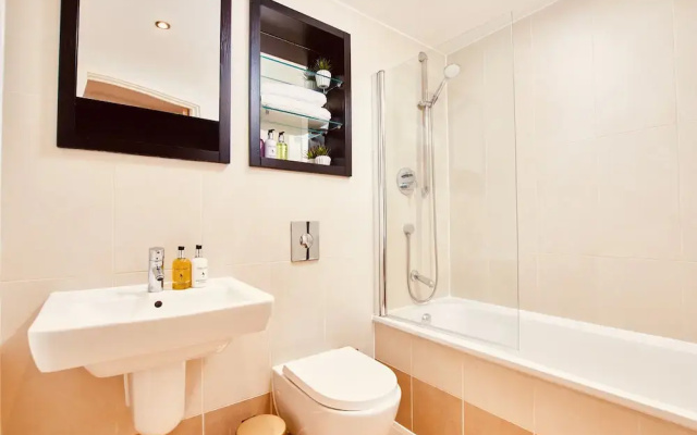 Deluxe City Centre Apt Balcony View & Free Parking