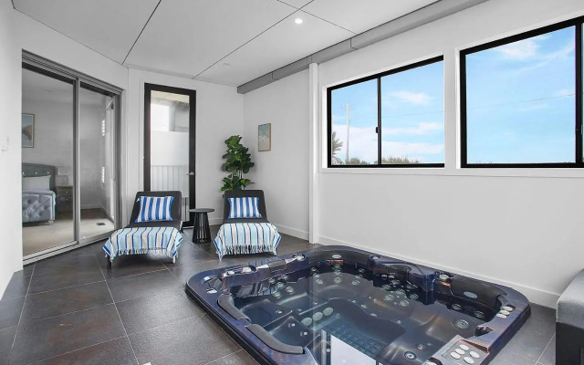 Mornington Esplanade Beachfront & SPA by Rss