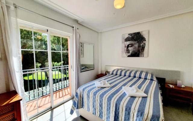 Lomas de Cabopino House