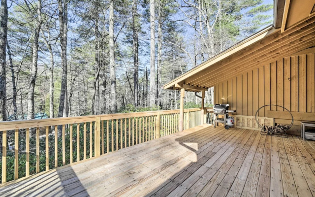 Sapphire Home w/ Grill & Pool Access