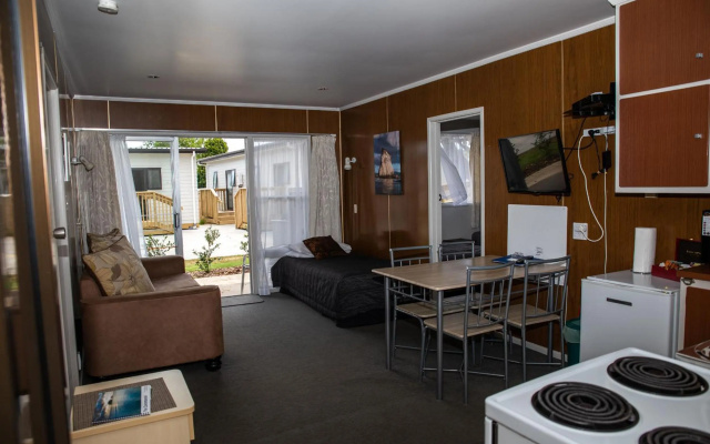 Peninsula Motel – Guest Rooms – Whitianga