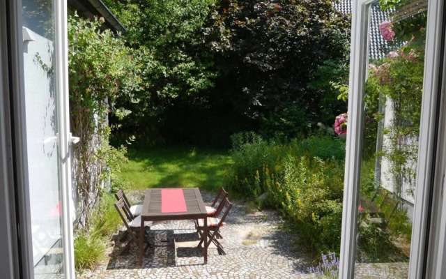 Sonniges Häuschen mit Garten