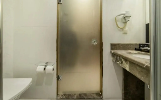Royal Capital Hotel