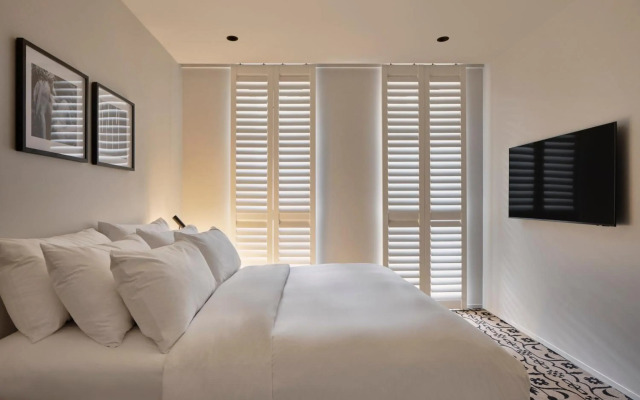 Burbury Hotel & Apartments