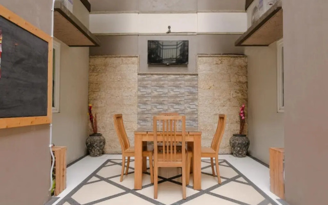 Gerbera House - Kos Putri by OYO Rooms