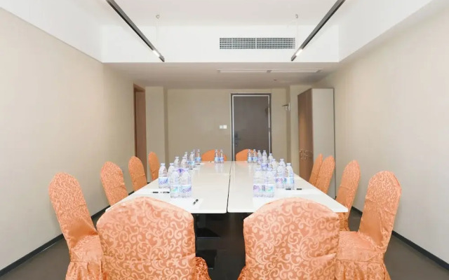 ECHIC Mercure (Guangzhou Baoneng Performing Arts Center Luogang Wanda Plaza)