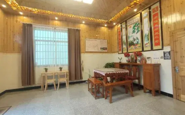 Huangling Chushi Nuanju Guesthouse