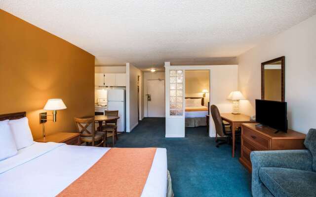 Howard Johnson Hotel by Wyndham Victoria