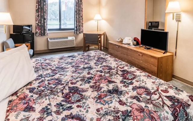 Riverview Inn & Suites