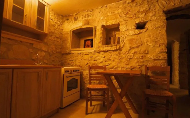 Kythera secrets suites