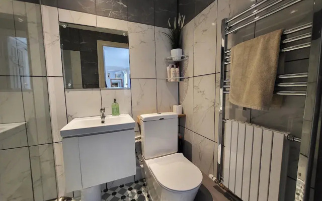 Escape the Ordinary - Dorset Village Vacation