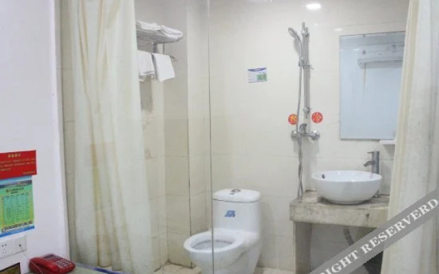 Chikan Dongyuan Business Hostel