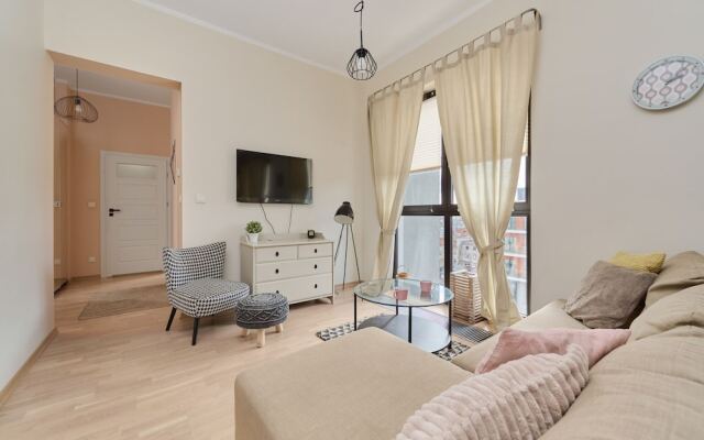 Bright Apartment Walońska 19 by Renters