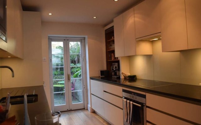 2 Bedroom House In The Heart Of Angel