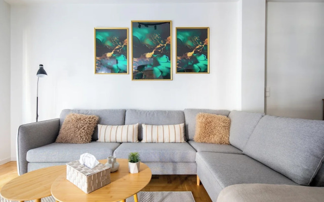 Mystique 2-Bedroom Apartment in Athens