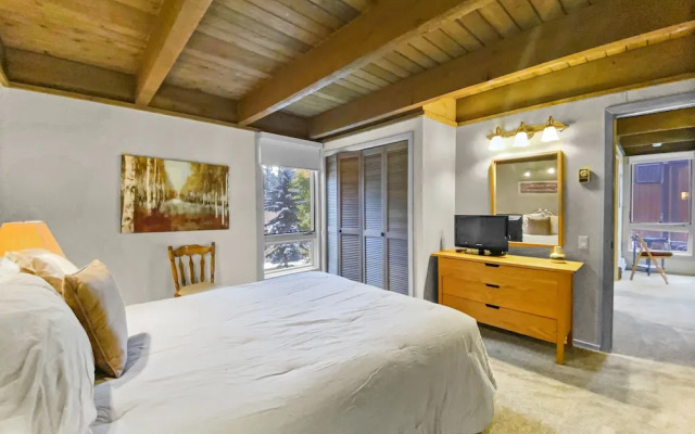 Breckenridge Spacious Mill Run 5 Townhouse by RedAwning