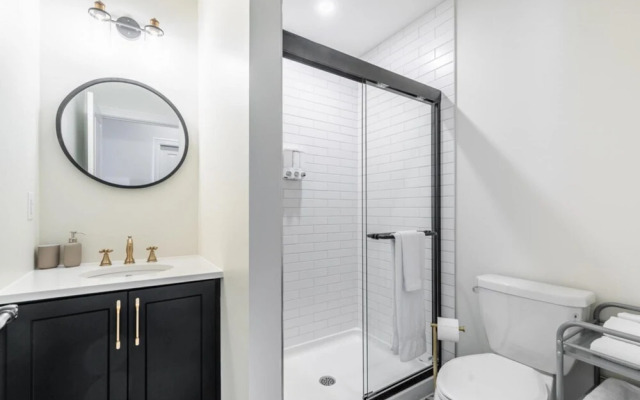 Iconic Rideau 1Bd Unit Balcony Free Parking 1