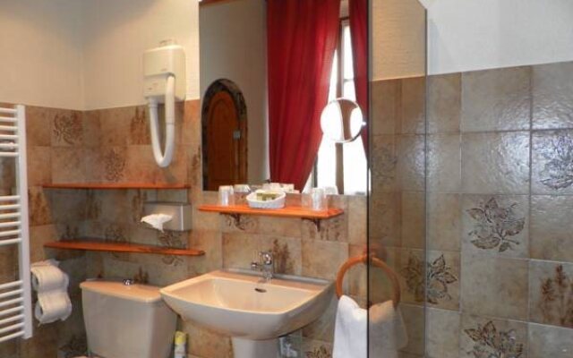 Relais Saint Roch Rest. La Petite Maison