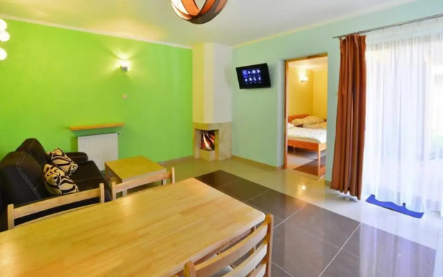 Spacious Holiday Home With Private Garden