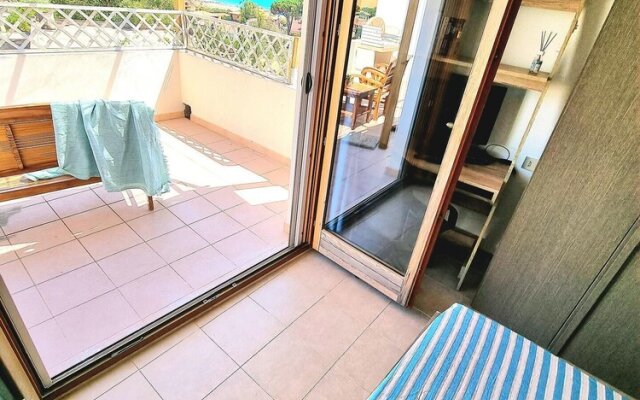 Stylish Home With Views, 4 min Walk to the Beach!!