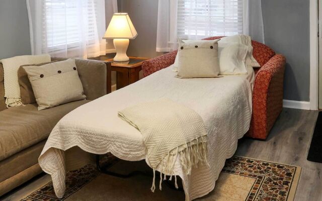 Walk to Speedway & Hall of Fame: Indianapolis Home