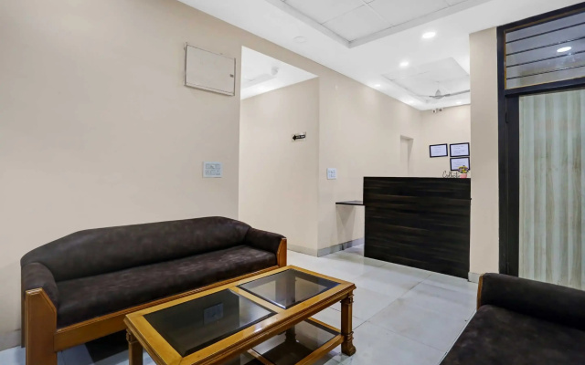 Collection O Shalimar Bagh Metro Station Formerly Devisa Residency