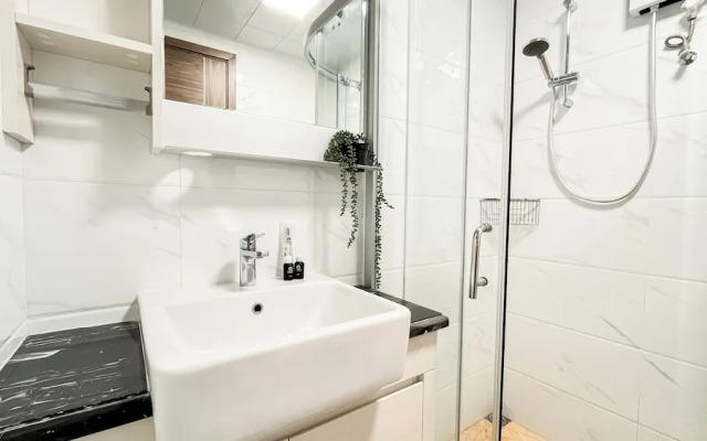 Spacious And Stylish 3Br At Sky House Bsd Apartment