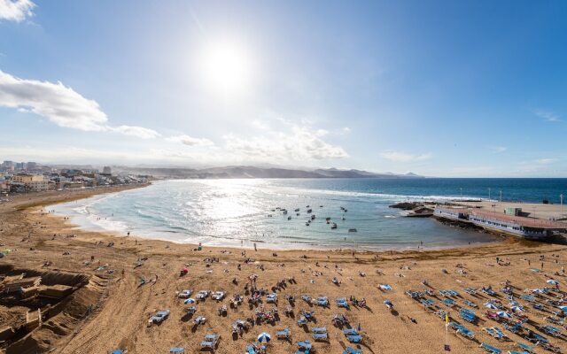 Bright Beachfront Apartment