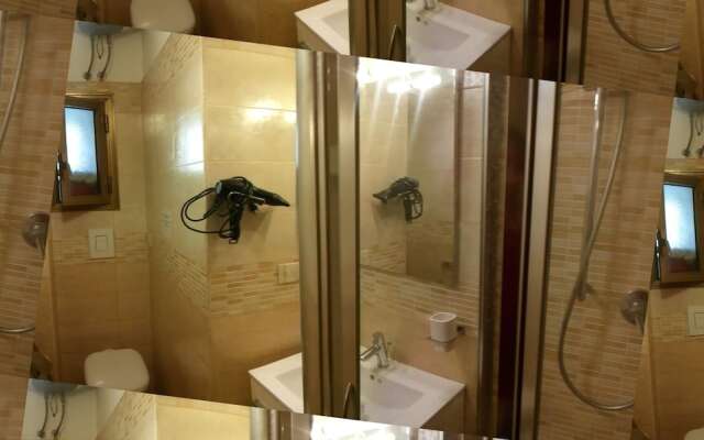 Pretty, centrally situated in Rome: wifi, climate. Metro 5 minutes