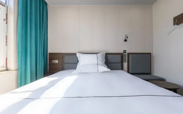 Lichen Hotel