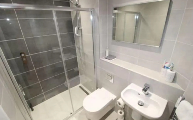 Middle Chine - 2 Bedroom Holiday Home