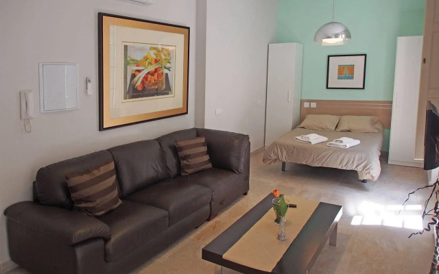 Feel Apartments Picasso Center