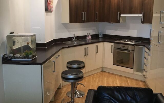 2 Bedroom Flat In Limehouse