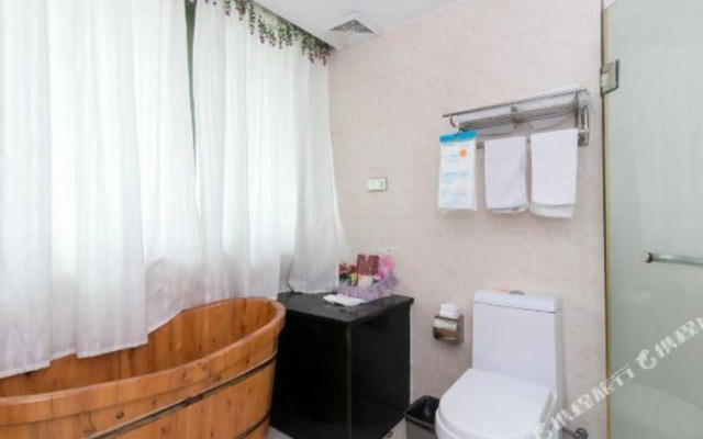 Yiwu Mingjing Hotel