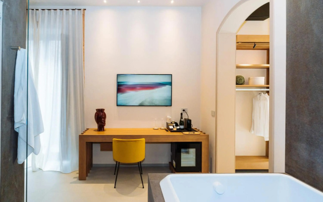 ETNEA Suite 270