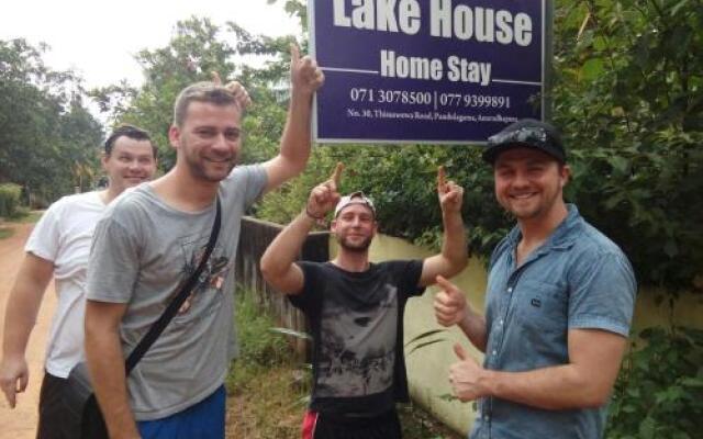 Lake House Homestay