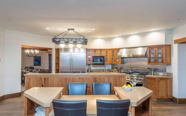 Slopeside Villa by Exceptional Stays