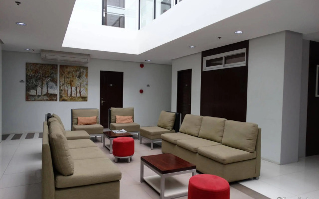 Holiday Suites Business District (Empire Suites Hotel)