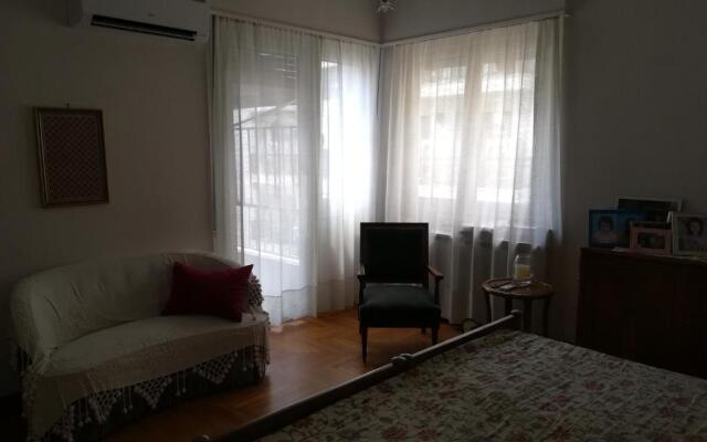 Vintage apartment KOLONAKI