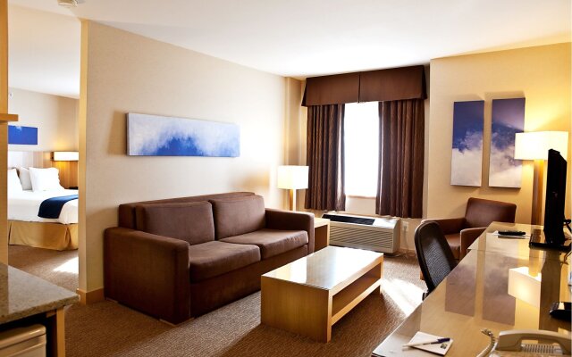 Holiday Inn Express N Suites Langley