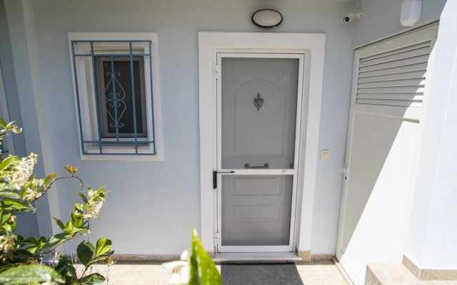 Garden House in Anavyssos