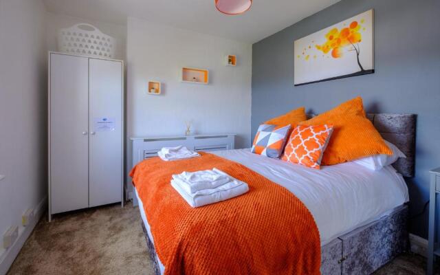 Bright Executive Apartment with Views of Solent