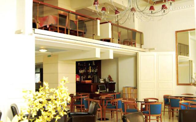 Ephira Hotel