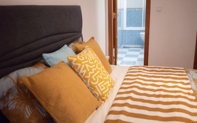 Stunning 3bed Apartment in Belas, Lisbon