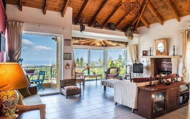 House with private pool, isolated, unique view.