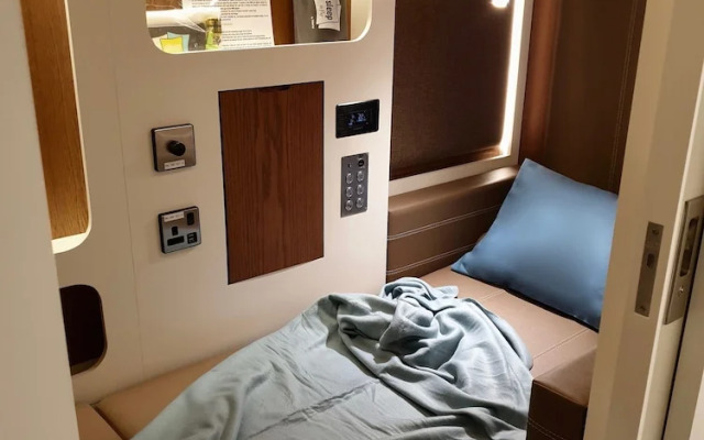 Sleepover Doha North Node, Gate C30