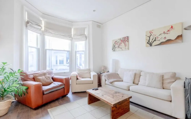 Radiant and Roomy 2BD Flat - Fulham!