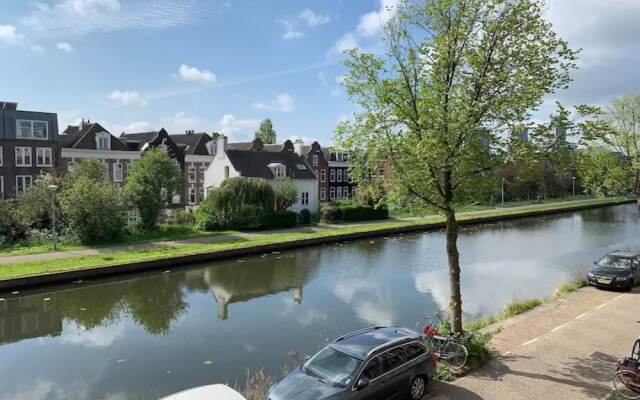 Bright Waterview Apartment