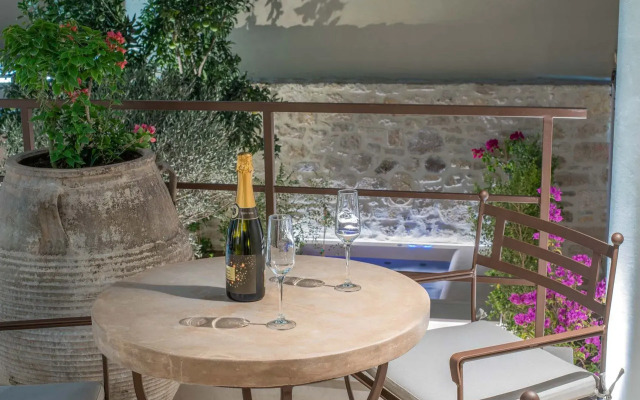 Inotropes Boutique Suites