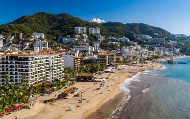Ocean View 2Br Condo-balcony-beach-pool - 902